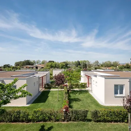 Village אתר נופש 3*